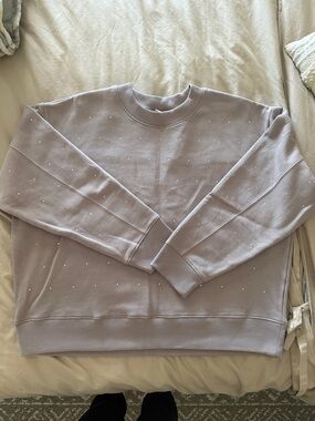 A New Day : Crewneck Sweatshirt in Light Lavender with Subtle Stud Detail